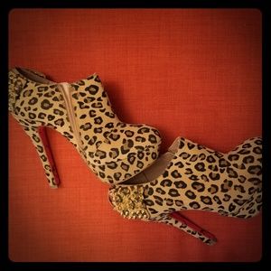 Betsey Johnson Venegeful Booties